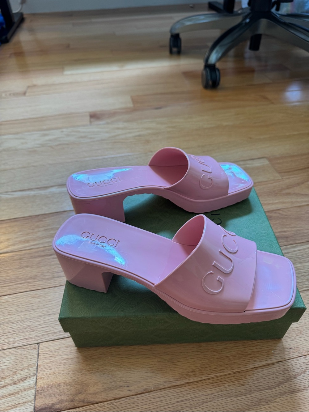 Gucci Pink Logo Block Heel Slides - Picture 3 of 7